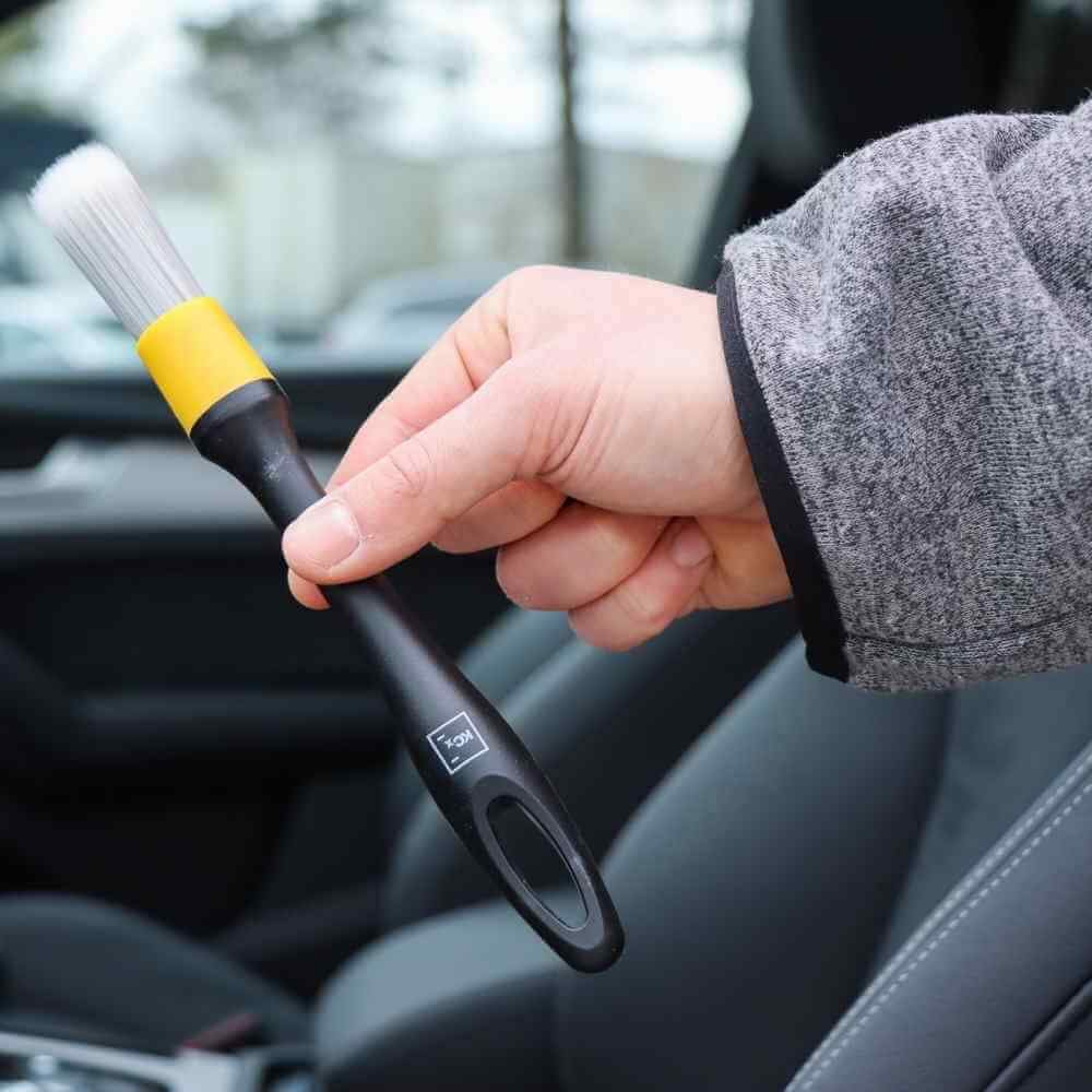 Pensula detailing interior cu peri fini - Koch Chemie Interior Brush Yellow