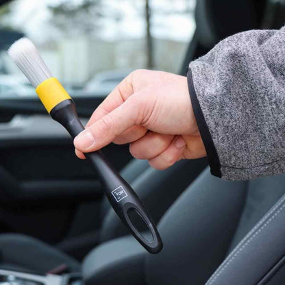 Pensula detailing interior cu peri fini - Koch Chemie Interior Brush Yellow